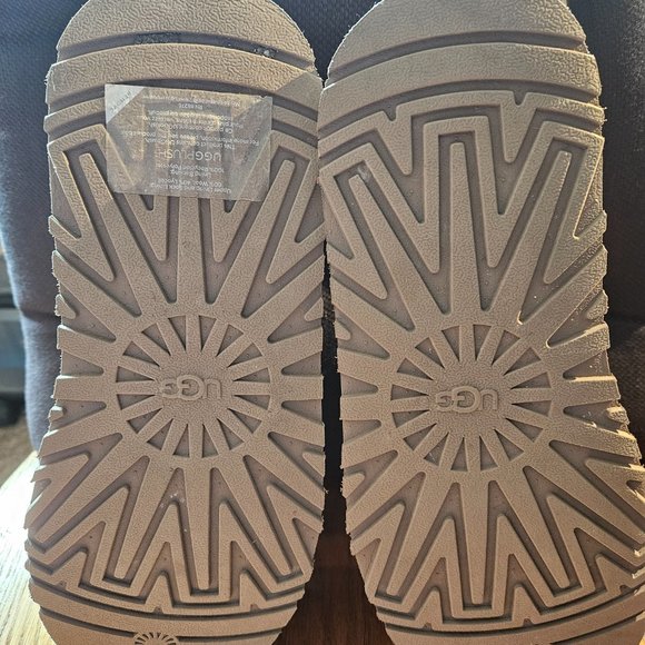 Like New - UGG Tazz Womens Platform  Size 9 - Picture 9 of 10